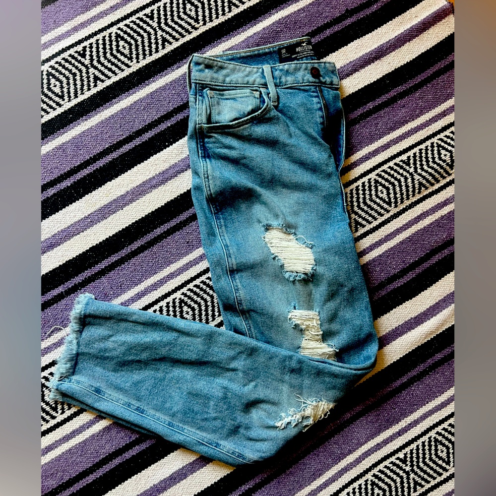 Hollister Curvy Ultra High-Rise Mom Jean